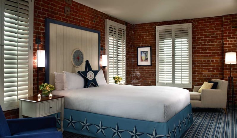 Argonatu Hotel - Deluxe King Room Bed